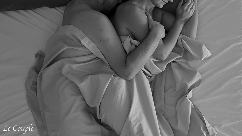 LC couple: Orgazmı parmaklayana ve bacaklar arasına boşalana kadar romantik amatör gece...