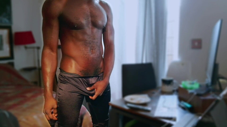 MrMagicDevil: Isso é muito apertado em mim, e boiz, ele revela tudo....