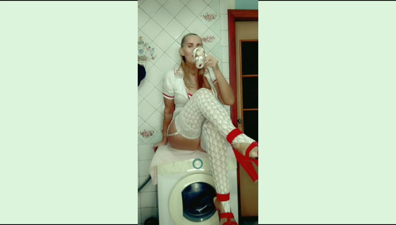 Lukerya: Hôm nay Lukerya là một cô y tá trẻ gợi...