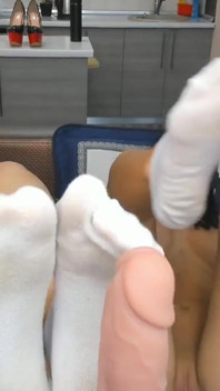 Footjob với vớ bẩn thỉu