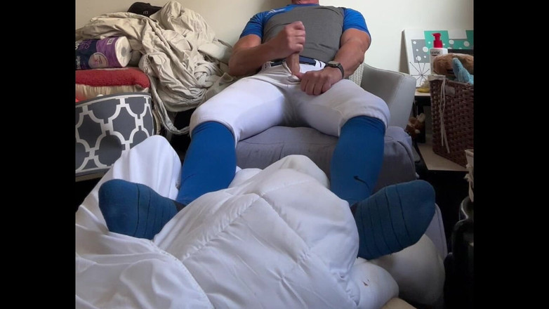 JockDad87: Il giocatore di baseball Alpha Jockdad87 si infila il suo...