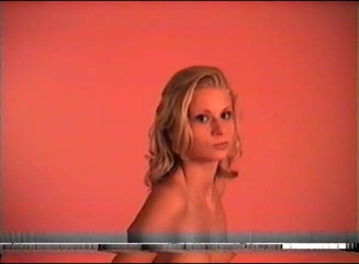 Flash Model Amateurs: ブロンド湯たんぽは彼女の十代の体を披露するのが大好き