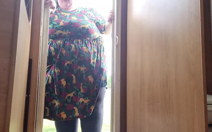 SSBBWLadyBrads: SSBBW Vs Tiny Caravan Doors