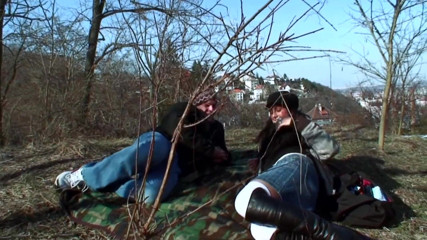 German amateur - 100% German hardcore videos: Mamă sexy brunetă se fute lângă o autostradă