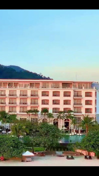 Sharing a Bed with Your Stepmom in a Hotel Turned Out Way Better Than You Expected