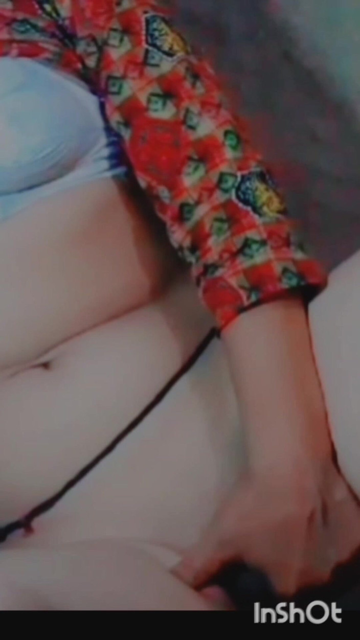 TricolorMusic3: Mms Video of Desi Indian Delhi Lady Fingering Her Pussy...