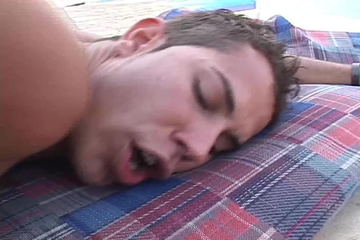 Boys boyz: Futai interrasial la piscină între homosexuali - fund brut în aer liber futându-se...