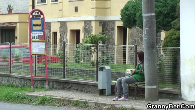 Granny Sluts: Bà già nông thôn raunchy bắn tinh