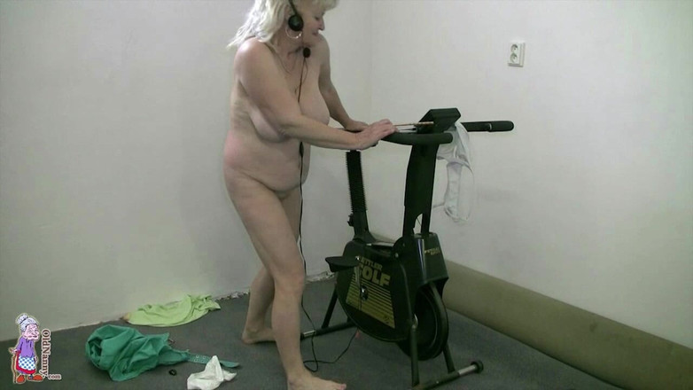 Old Nanny: Klaar voor naakttraining