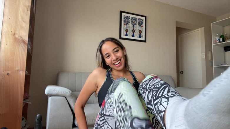 Goddess Alexa femdom: 锻炼后闻我的衣服