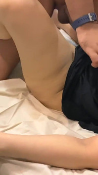 Saya mengongkek ibu tiri MILF saya dengan pantat besar tebal dan tetek besar sehingga mengisi pepeknya dengan air mani memberikannya creampie impregnasi