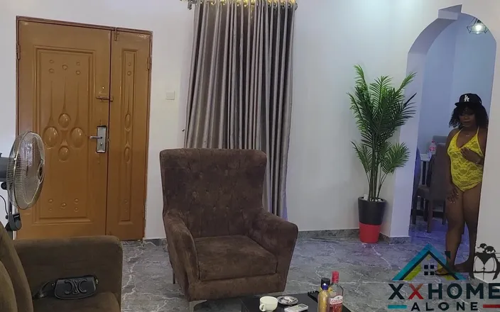 Home Alone: Lagos hot babe se mete en una fiesta en la...