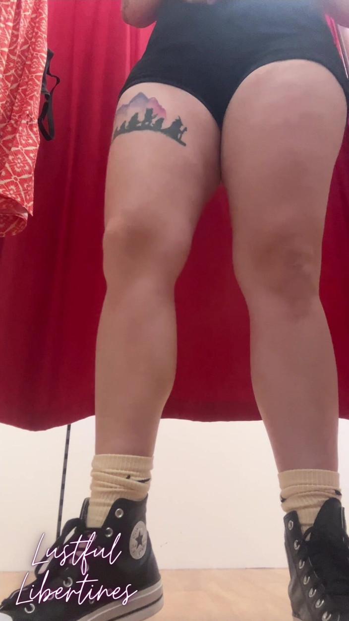 Lustful Libertines: Quá tuyệt vọng để giữ, tôi phải đi tiểu trong cốc của...