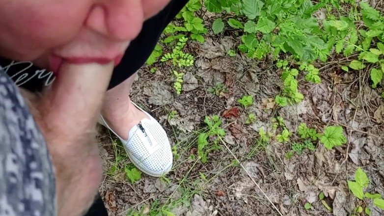 Zona901: Un amico succhia il mio cazzo in un parco e...
