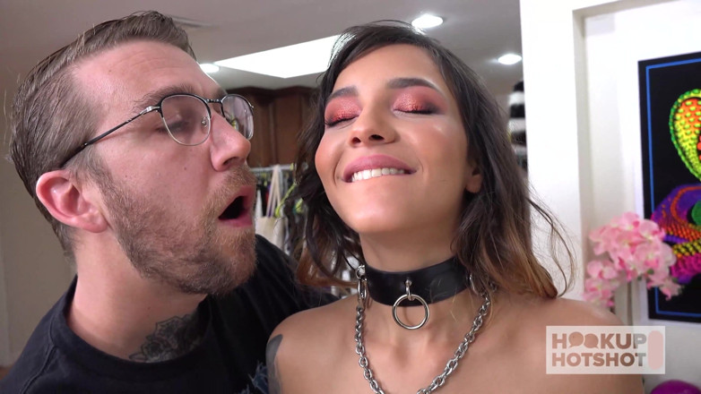 Hookup Hotshot: Милашка Kitty Carrera скачет на огромном донгере Брайана Gozzing!