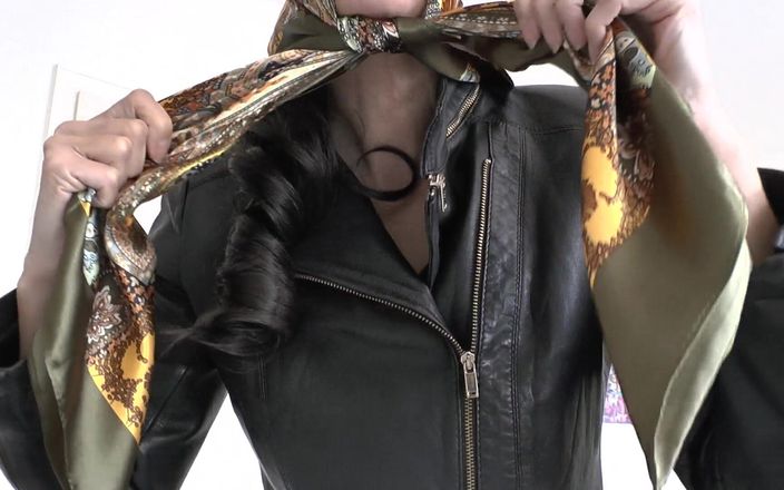 Lady Victoria Valente: Satin kopftuch Modenschau, Satin-Kopftuch und Lederjacke, JOI lady victoria Valente