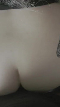 En primer plano - rapidito bbc interracial grandota se inclinó y corrida en qos tattoo