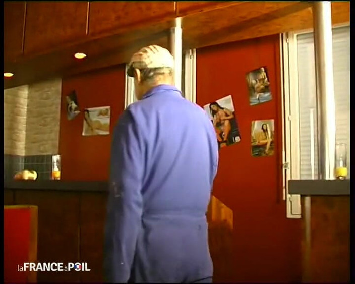 French Family Secrets: Un șofer de camion sexy, sexy, în grup!
