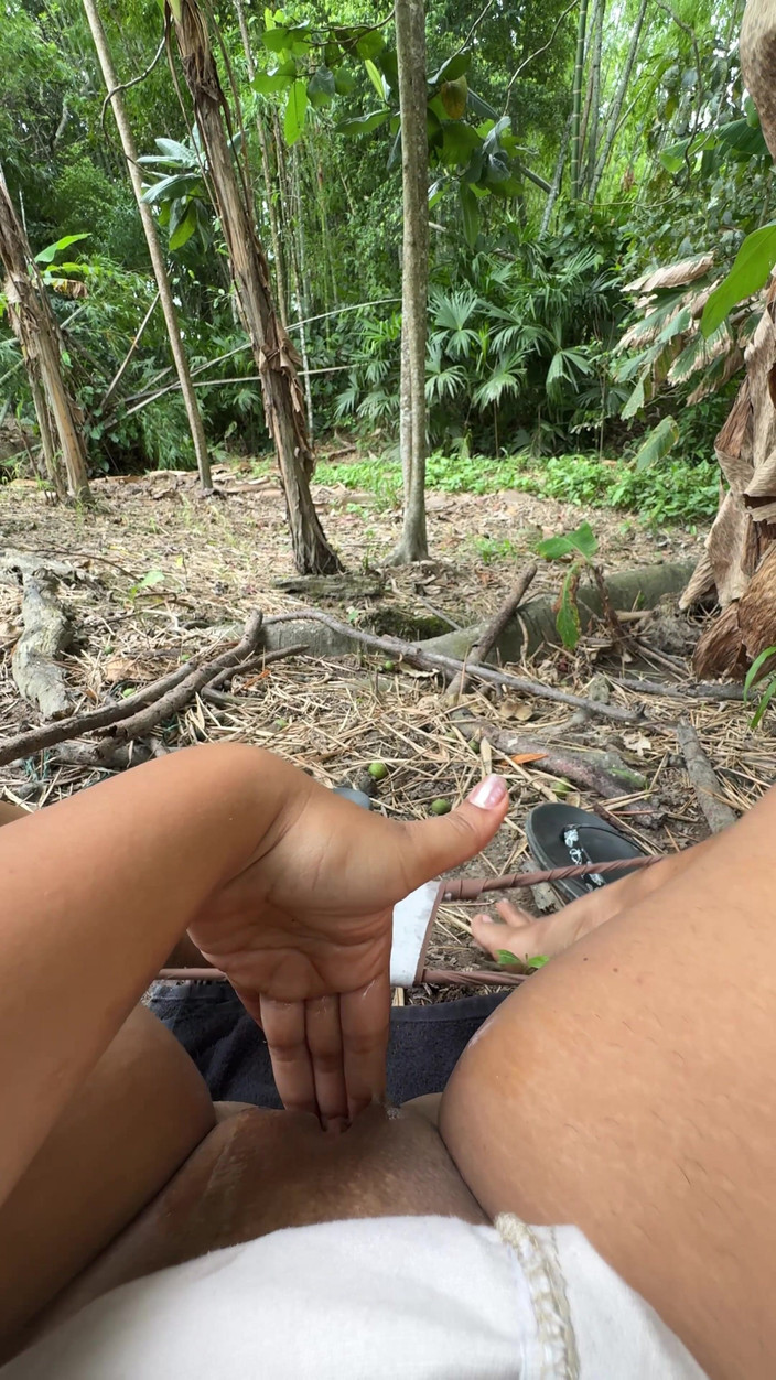 EMY_AND_JONH: 난 장난꾸러기 여자야. 내 크고 젖은 질 안에 손가락을 넣는 걸 정말 좋아해, 헤헤헤지