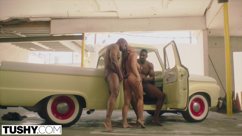 Tushy: TUSHY - Přehlídka funkcí Abigail část 3