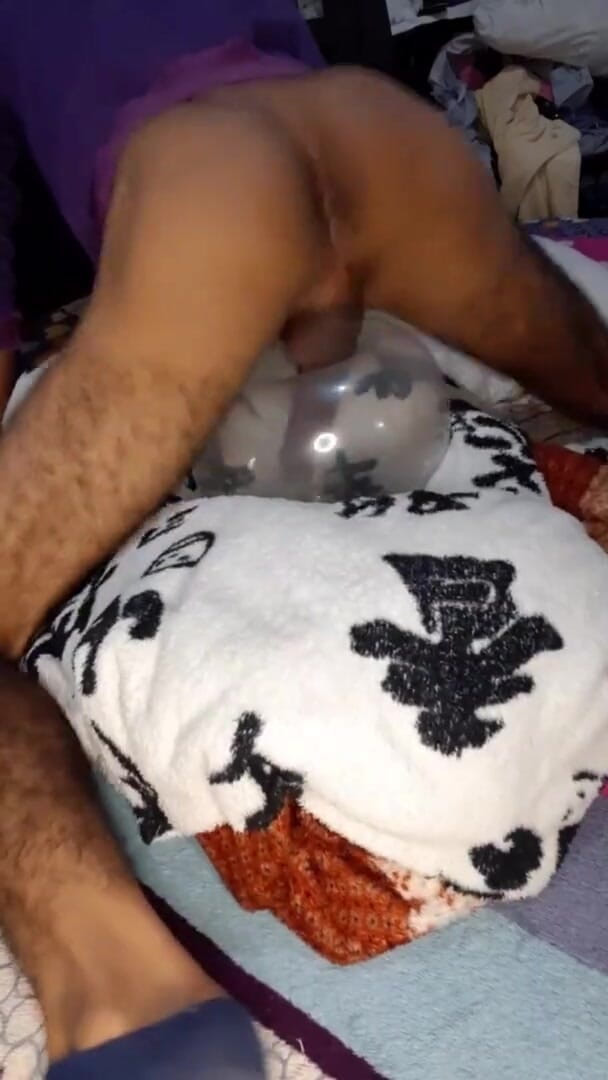 vergar4_daviid: 年轻人用充气的comdon自慰