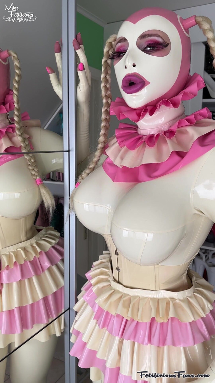 Miss_Fetilicious: Miss Fetilicious in Latex Barbie Doll Outfit