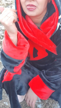Pussy Masturbation and Urination Outdoors