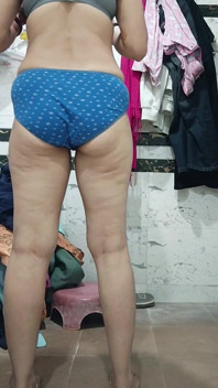 Priya Bhabi Ranní sexy show s velkým zadem