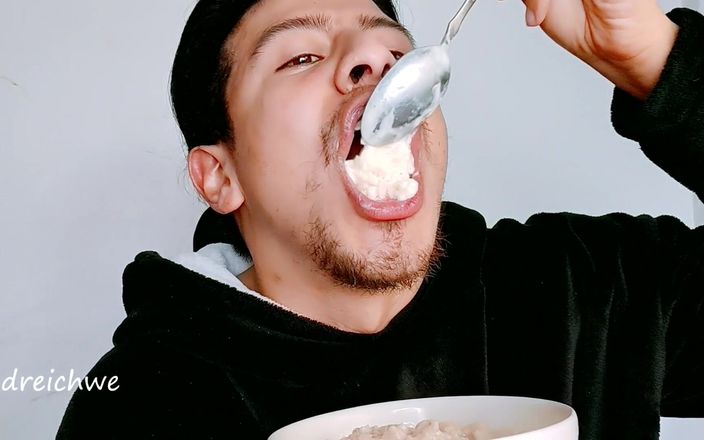 Dreichwe: Comiendo leche de arroz