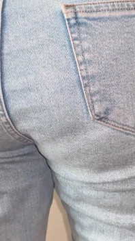 Sexy vysokoškolská spolužačka s obrovským zadkem - skutečné domácí - lízání kundičky a hluboké kouření na mém místě