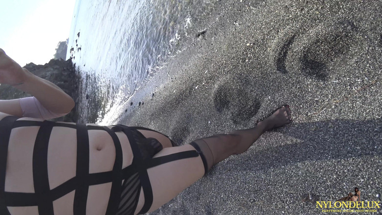 Nylondelux: Фетиш підходить на пляжі 4k