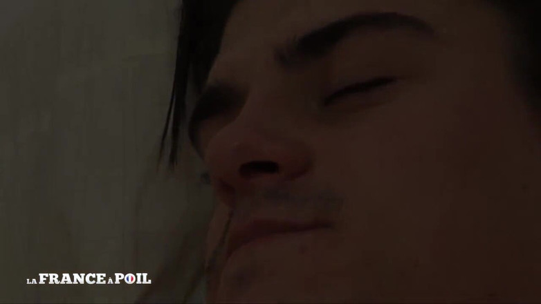 La France a Poil: Shana, curvă matură, își fute fiul vitreg