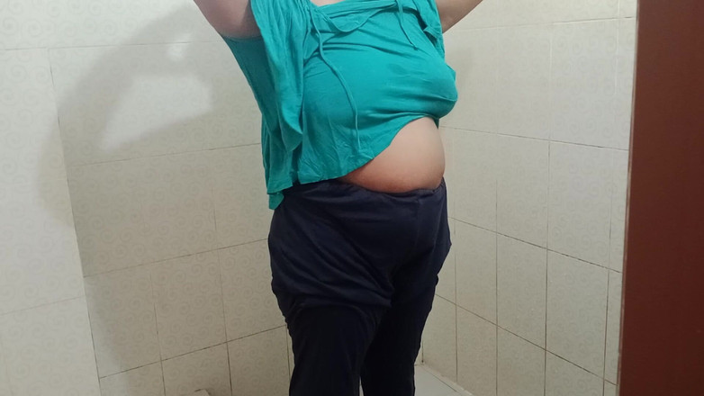 Morjenabb: Desi doccia bagno, Desi sorellastra bagno doccia mms