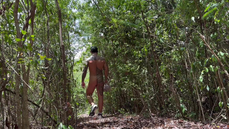 ortizjona: Robię się tak napalona chodząc po lesie nago z moim...