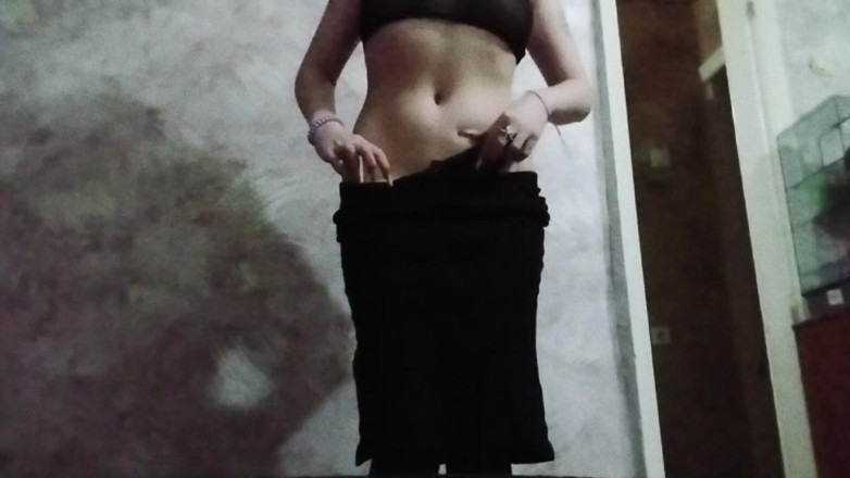 Miss_Kaprizzz19: Saya Datang Dari Kolej, Saya Membuka Pakaian Untuk Awak Dan...