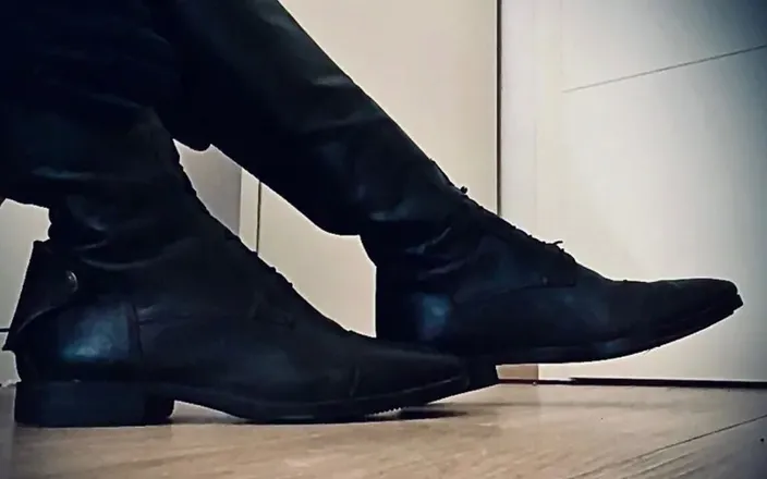 RiderBitch: Masturbation in My Leather Riding Boots