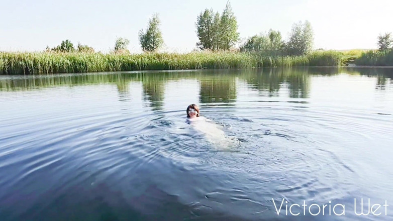 Victoria wet: ช่วยตัวเองที่ทะเลสาบ - นิ้วหีกลางแจ้ง