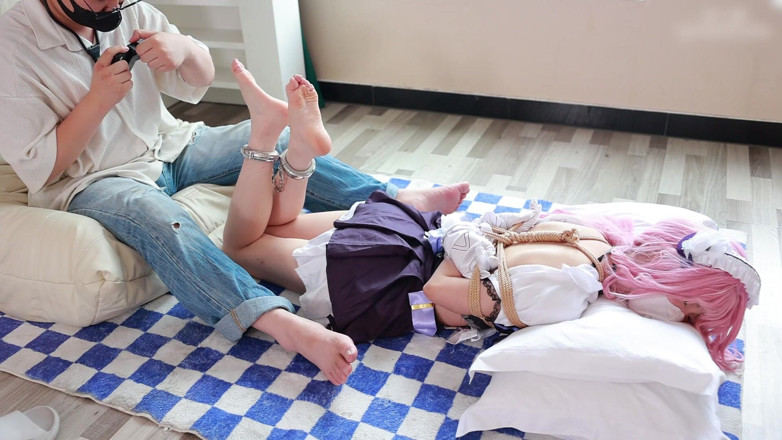 Asian bondage: Bosá cosplay přítelkyně, nosí pouta a já si s ní...