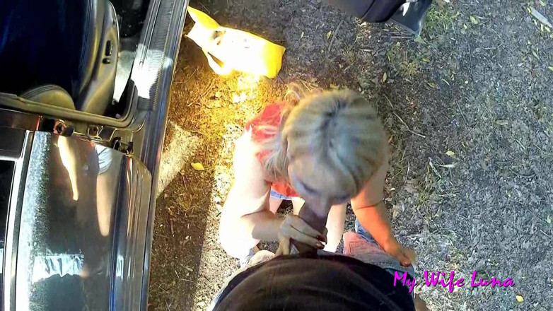 My Wife Luna: 공원에서 걷기