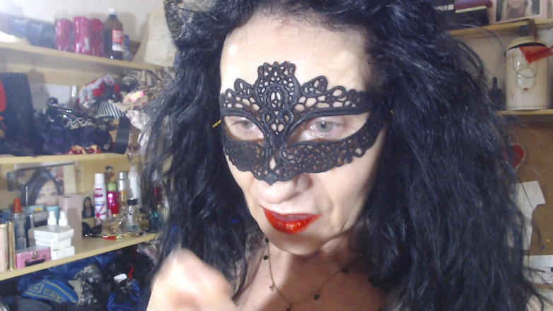 WEBREGINETTA2023: Rajstopy i ogórek w tyłku podczas squirtingu