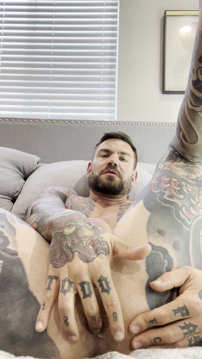 Juan Lucho Gay: Красавчик Испанец расстраивается