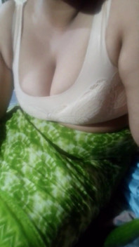 Stepsister's Stepbrother Sucked Her Pussy and Finished the Job by Stretching Her Pussy.