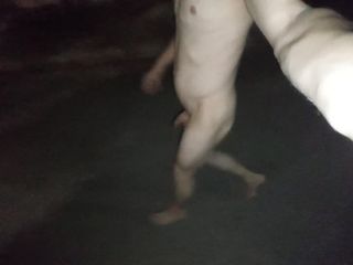 Dan Eagle: Passeggiata nuda all'aperto