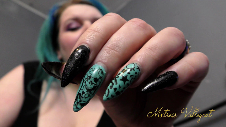 Mxtress Valleycat: Mesmerised by my long nails