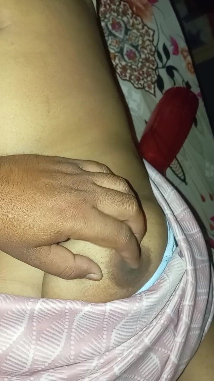 Manjushukla: La figura sexy di Bhabhi Ji.