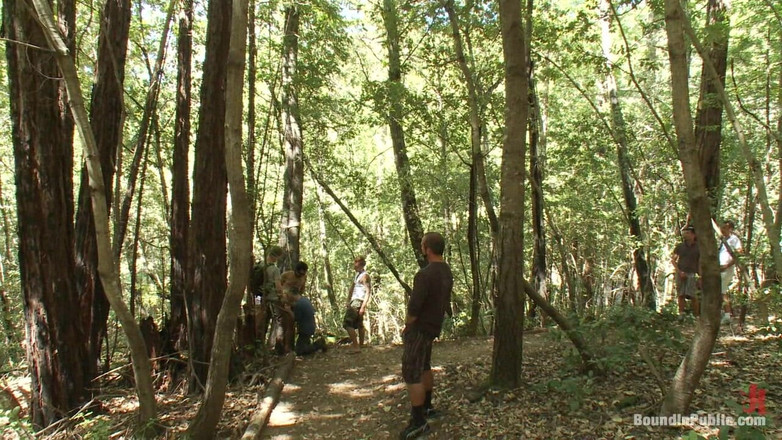 Bound in public: Použijte táborovou děvku