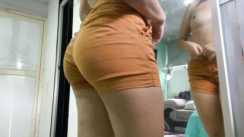 MiaSaintLove: 거울에 자신을 마사지하는 의붓여친과 발정난 내 배다른 여동생