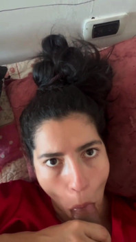 Üvey anne kendini üvey erkek kardeşine sunuyor