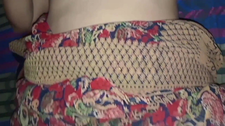 Village studio: 和我的前男友结婚前的一夜情，印度辣妹被她的男友干了