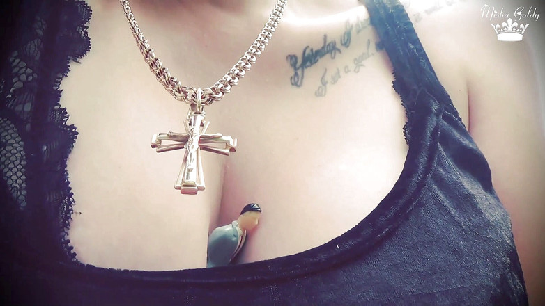 Goddess Misha Goldy: Misha Memusnahkan Mainan Lelaki Kecil Oleh Pantatnya, Antara Tetek Besar,...